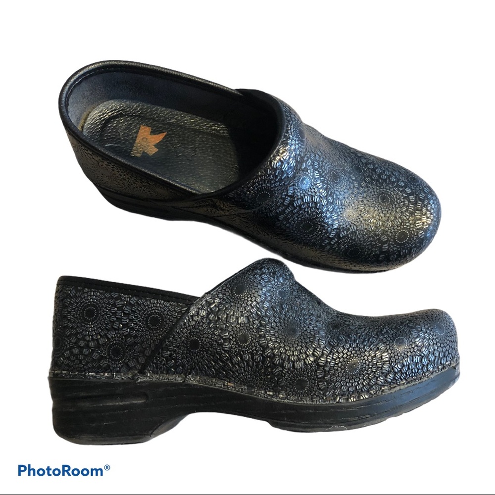 Dansko Pro XP Black Medallion Clog Nursing Shoes 9